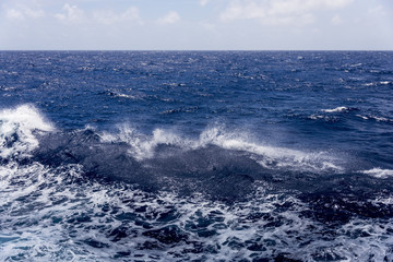 Волны в море