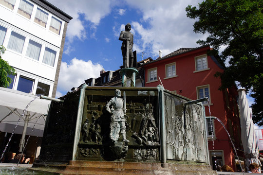 Hermann von Hessen-Statue auf dem Brunnen auf dem Marktplatz