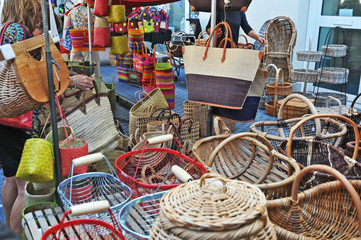 Ceste e panieri Conchiglie ed ostriche al mercato di Penestin, Bretagna