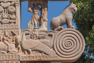 Rzeźby z buddyjskich świątyń w Sanchi - Indie © Rochu_2008