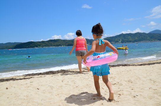 親子で海水浴