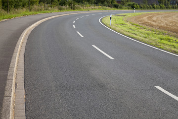 Deutschland, Nordrhein-Westfalen, Straße, Asphalt, Kurve