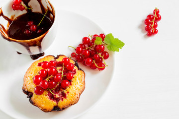 Cake with fresh berries 