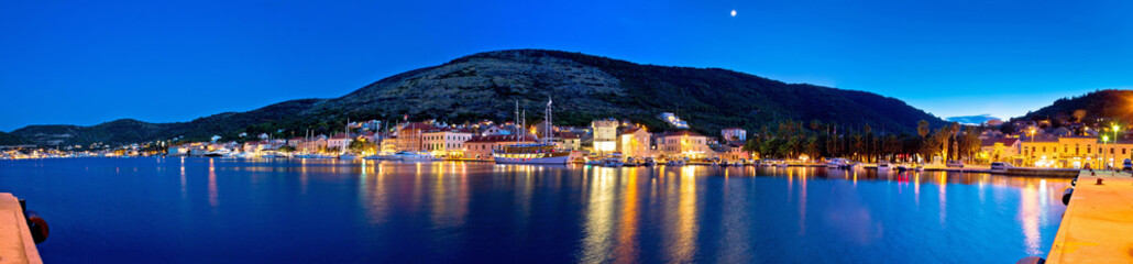 Town of Vis waterfront evening panorama - obrazy, fototapety, plakaty