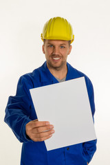 Handwerker mit leerem Blatt