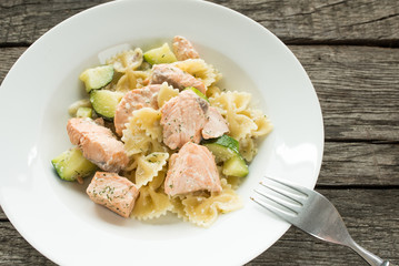Ragout vom Lachs mit Pasta