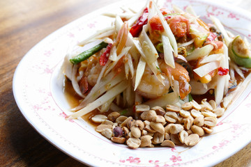 spicy papaya salad with seafood