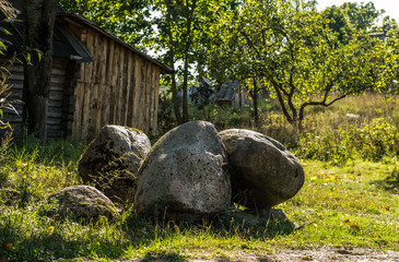 Большие камни.