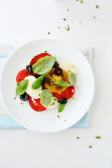 Salad with tomatoes and cheese