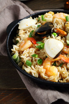 Fried rice with mussels and seafood