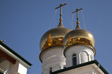 Fototapeta na wymiar Золотые купола. Богоявленская церковь