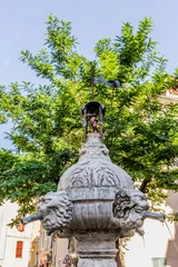 Fototapete Brunnen Fontaine Place de la mairie de Cotignac