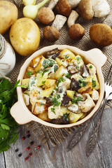 Potatoes with mushrooms in sour cream