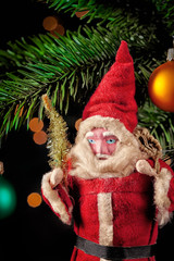 Obraz premium Antique Santa Claus figure under a Christmas tree