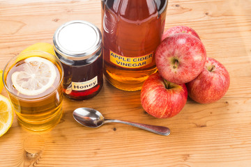 Apple cider vinegar with honey and lemon, natural remedies and cure for common health conditions