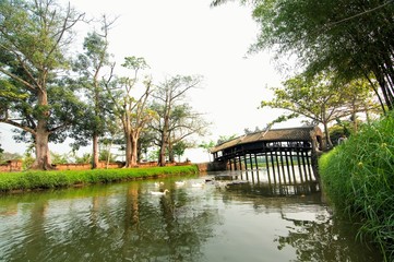 The Thanh Toan tile covered bridge in Huong Thuy Town of the central province of Thua Thien – Hue is about 7-8 km from the center of Hue city. The bridge is made of wood and covered with glazed tiles.