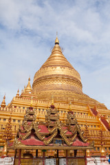 Fototapeta na wymiar The golden Shwezigon Pagoda