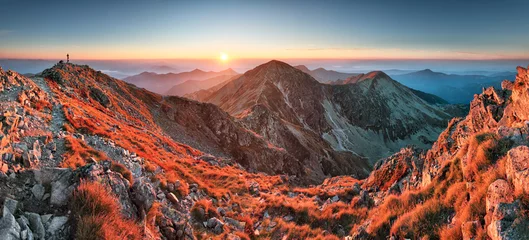 Papier Peint photo Cappuccino Belles montagnes panoramiques des Carpates en automne