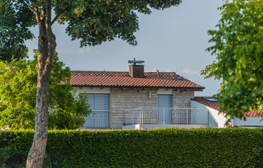Modernes Einfamilienhaus mit Balkon