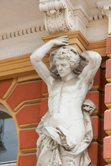 facade - Fassade mit Skulptur