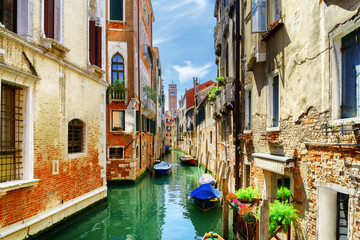 Fototapeta na wymiar The Rio di San Cassiano Canal with boats in Venice, Italy
