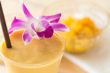 mango smoothie