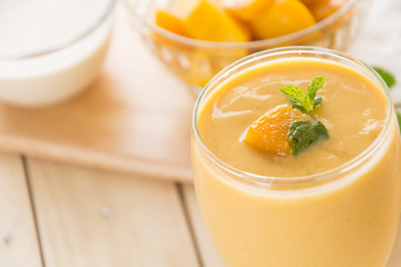 mango smoothie