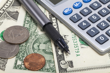 Taschenrechner und Dollar Geld