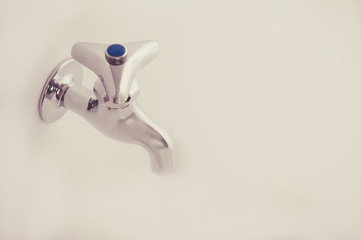 水道の蛇口 白背景