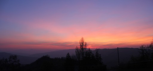 Naklejka premium panorama montano al tramonto