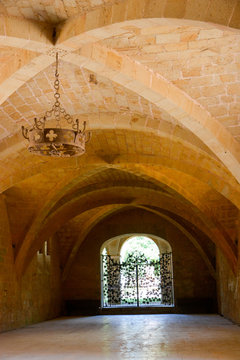 r&eacute;fectoire de l' abbaye de fontfroide