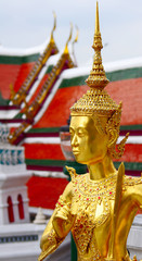 Fototapeta premium Head of glided Kinare statue, wat phra kaew 
