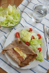 Buchweizen Crepe mit Salat