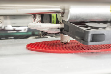 Three dimensional printing machine