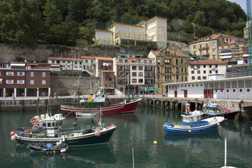 Fototapeta na wymiar Port Saint sebastien - San sebastian - Donostia Pays Basque Espagne 01