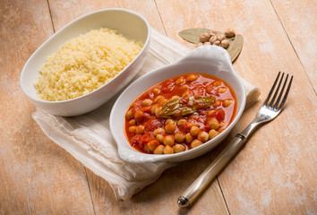 couscous and chickpeas with tomato sauce