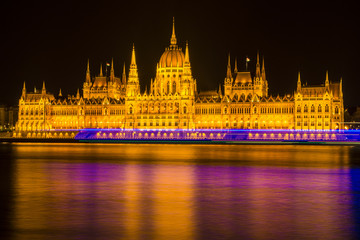 the parliament of budapest by night