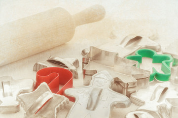 intage retro 1950s tin Christmas cookie cutters and rolling pin with two colorful plastic biscuit cutters to make gingerbread men stars Xmas tree shapes cookies and biscuits