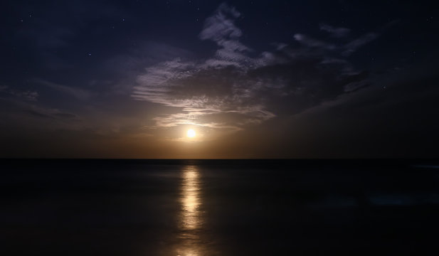 Der Mond geht auf, Arugam Bay, Sri Lanka