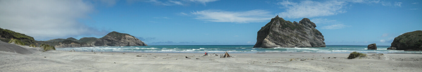 Fototapeta na wymiar Wharariki Beach