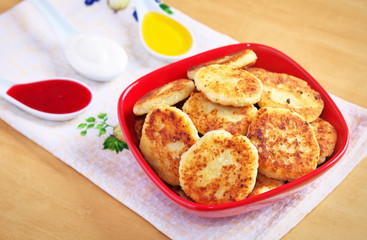 Syrniki. Cottage cheese pancakes. 