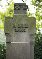 In Croce Salus alter Grabstein