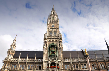 Fototapeta na wymiar New city hall (town hall) at Marienplatz Munich, Germany