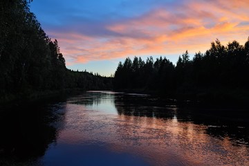 Obraz premium Pink twilight. Pongoma river. Karelia, Russia