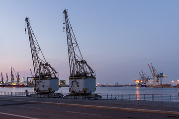 Hamburger Hafen an der Elbe