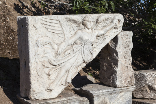 Эфес, Турция. Изображение богини победы Ника.