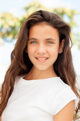 Obraz premium Teenager girl with blue eyes smiling