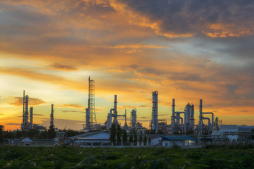 Fototapeta na wymiar Oil refinery or petrochemical industry at twilight sky