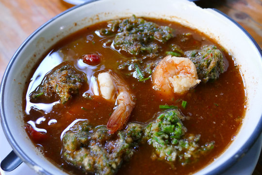 sour soup made of tamarind paste with shrimp