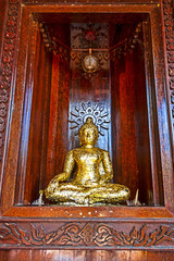 Obraz premium buddha in church palm wood